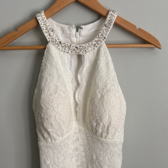 Elegant White Lace Halter Wedding Dress/ Rehearsal/ Cocktail dress sz 8 - Picture 5 of 10